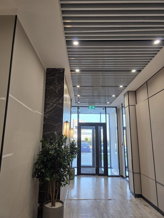 Монтаж подвесного потолка.  Армстронг, грильято, реечный  потолок.