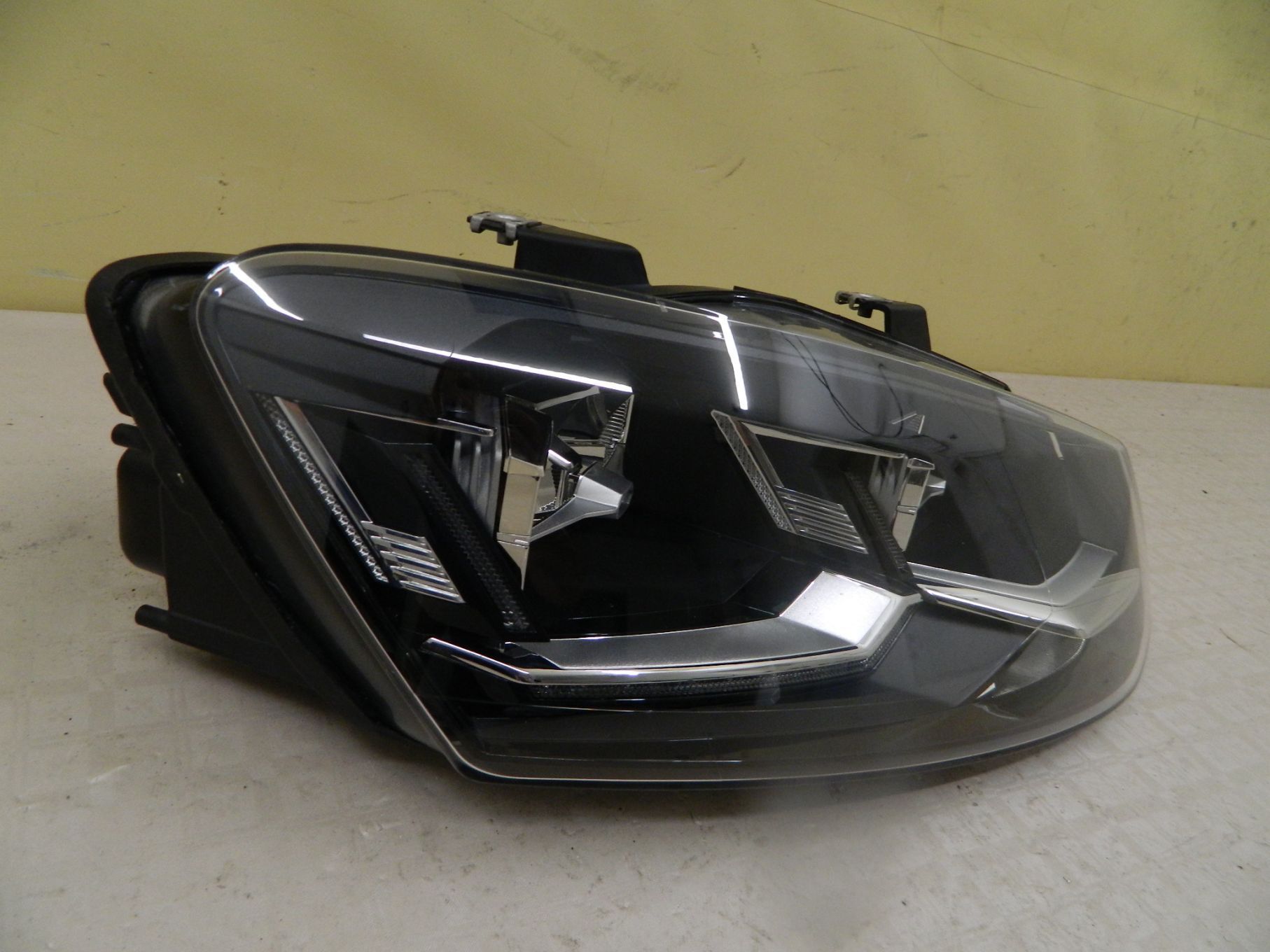 Far dreapta VW Polo 6C LED, 2013, 2014, 2015, 2016, 2017, cod origine 6C1941036.