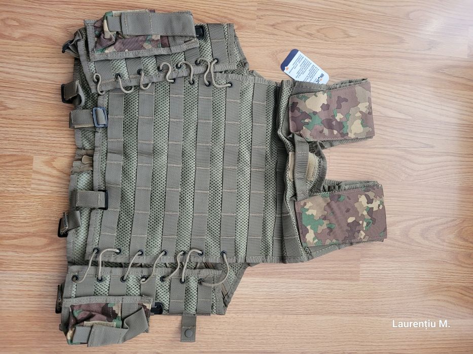 Vestă tactică multifuncțională