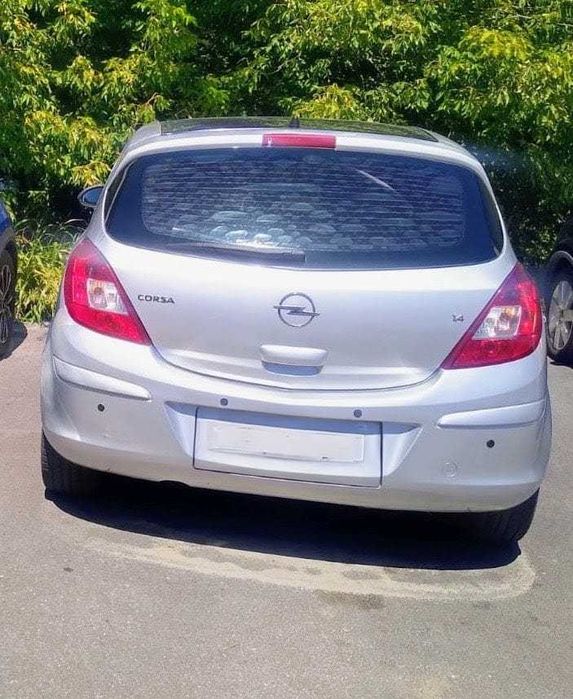 Opel Corsa 1.4 benzină, cutie automată – cu trapă și suport bicicletă!