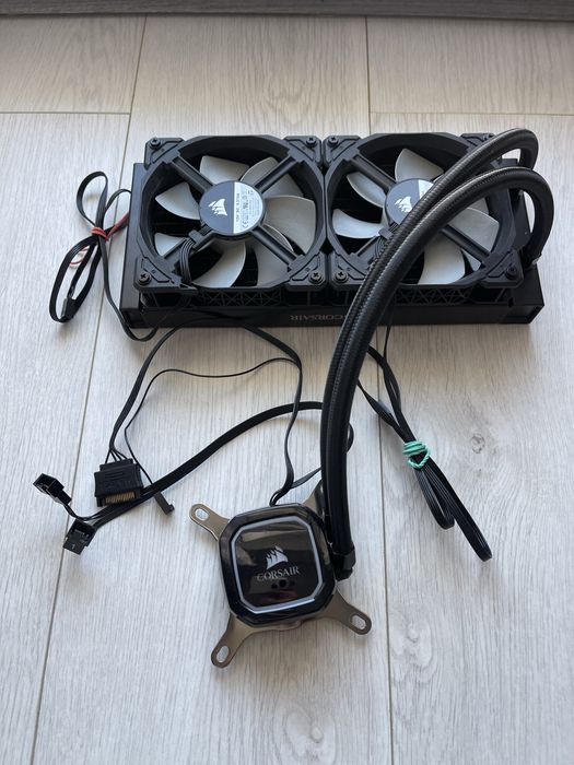 • Cooler RGB  • CORSAIR • liquid •