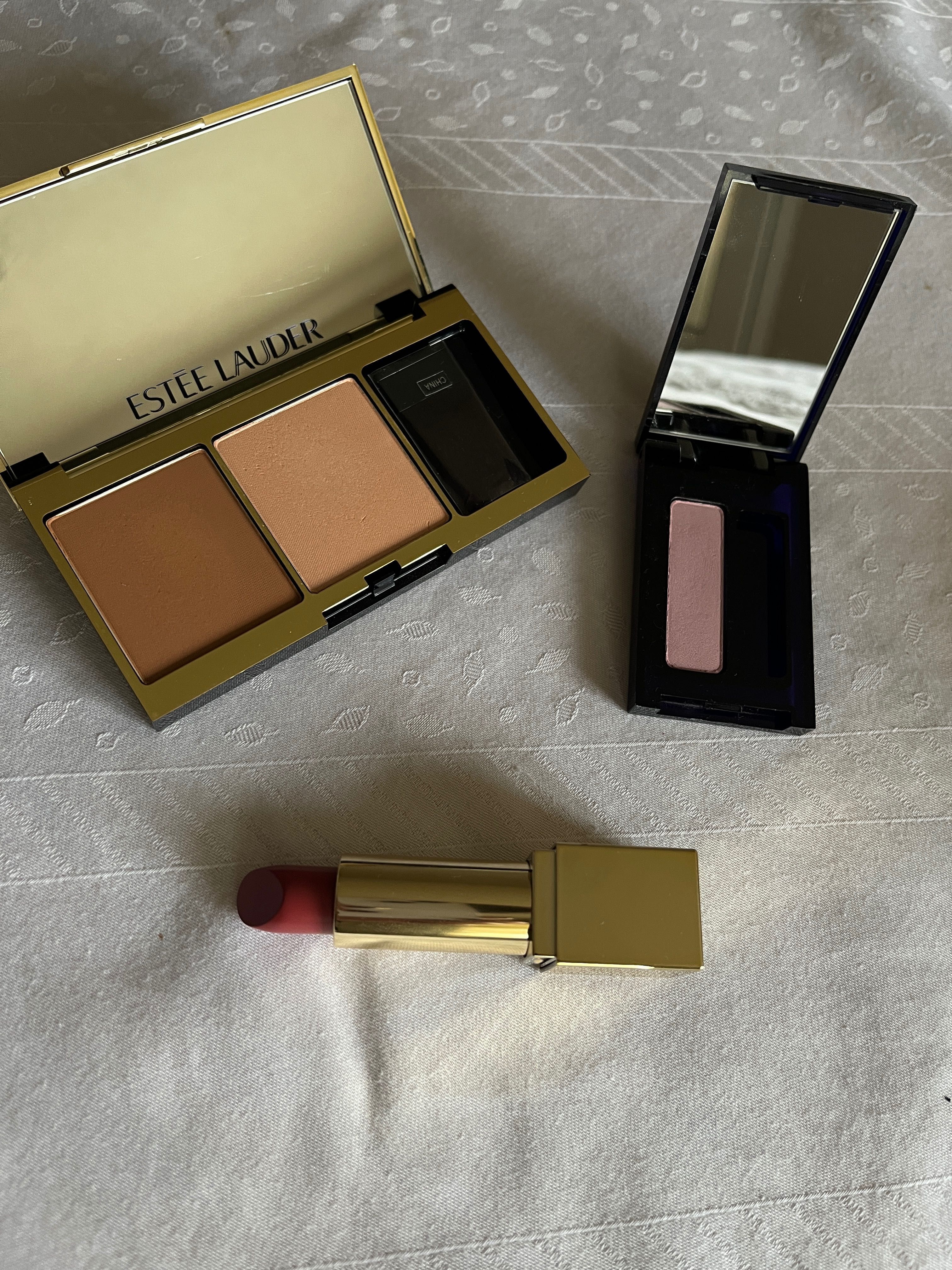 Чисто нови гримове (червило, сенки, бронзант) Estée Lauder