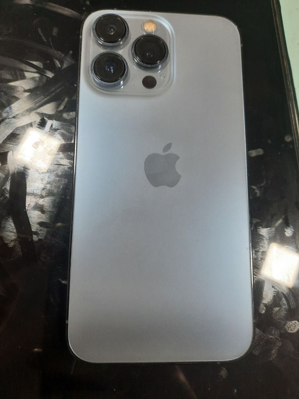 iPhone pro 13 сотилади.