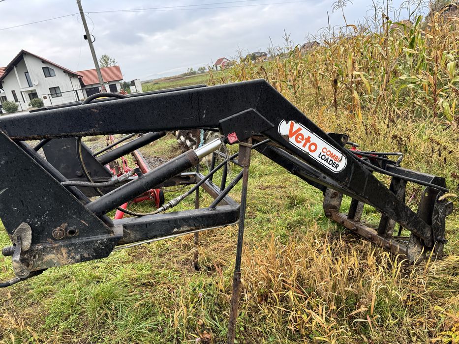 Incarcator frontal pentru tractor