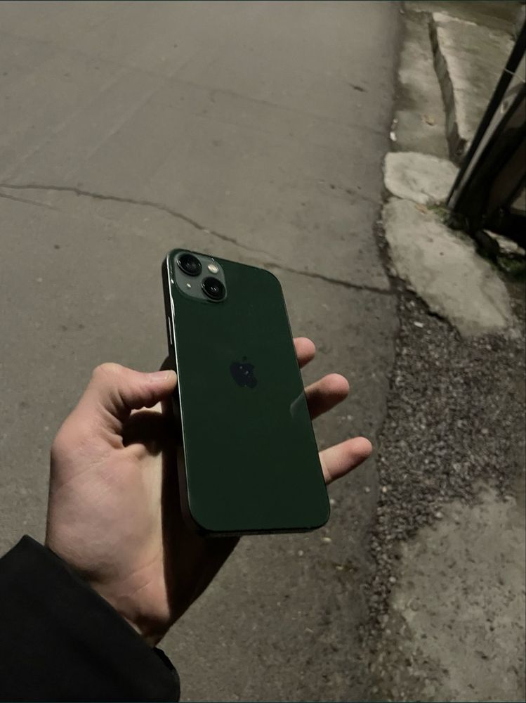 Срочна сотилади Iphone 13