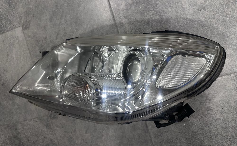 Ляв фар за Мицубиши Аутлендър 2006г.