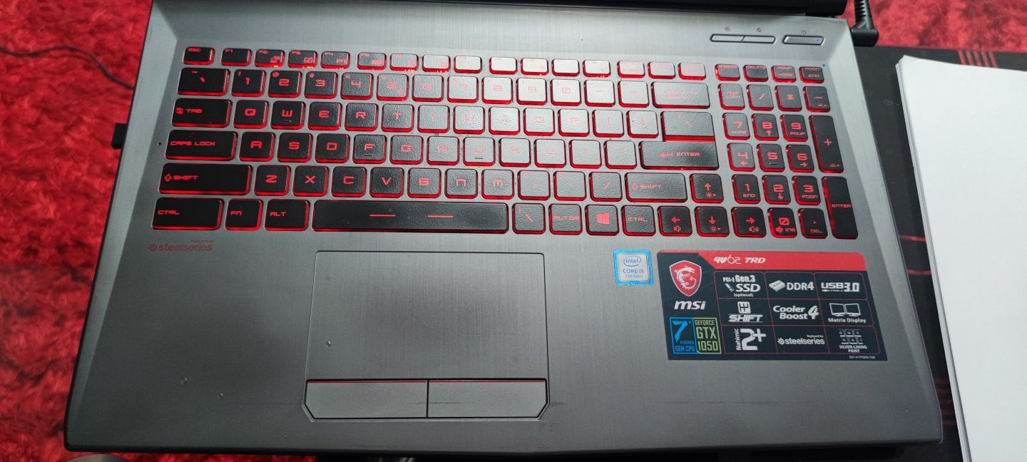 Vând laptop gaming MSI GV627RD, GTX 1050, i5, 32 GB RAM, 1T SSD+1T HDD
