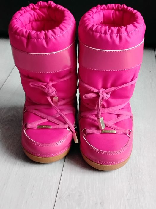 Детски  розови апрески  за  момиче  на  Dior  номер  26, цена  25 лв.