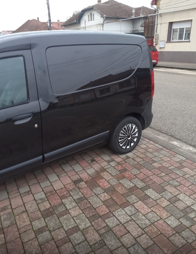 Vând dacia dokker
