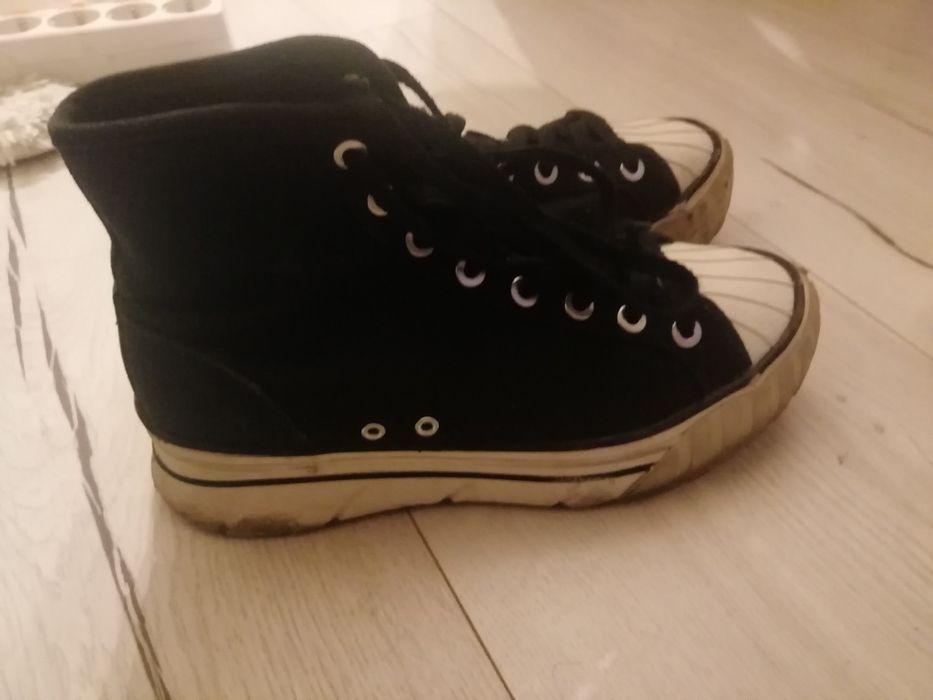 Teniși Bershka, marime 39