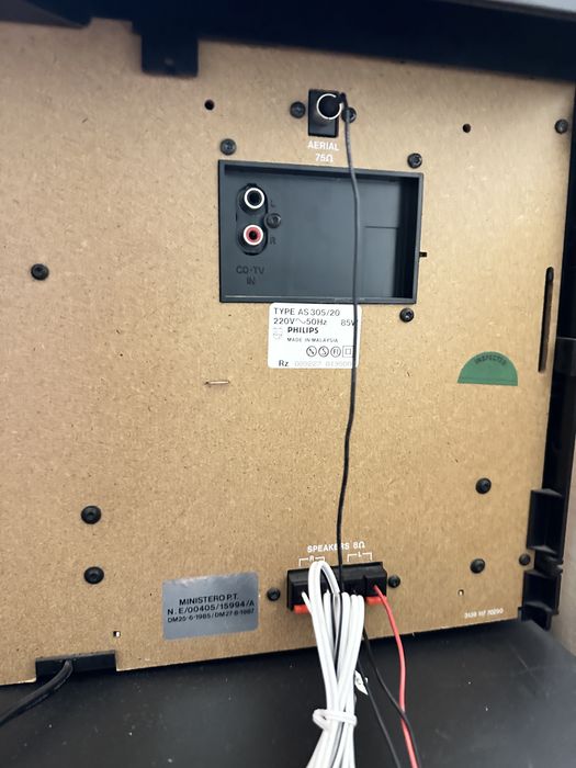 Linie audio Philips AS-305/20 compusă din 4 piese