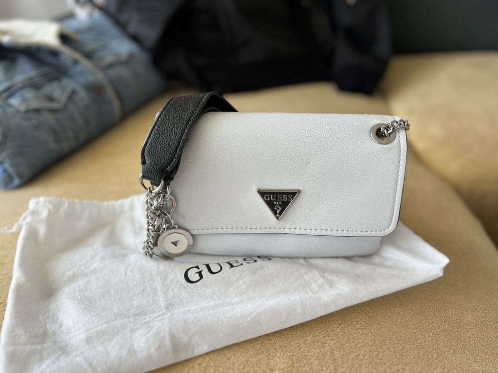 Дамска чанта Guess