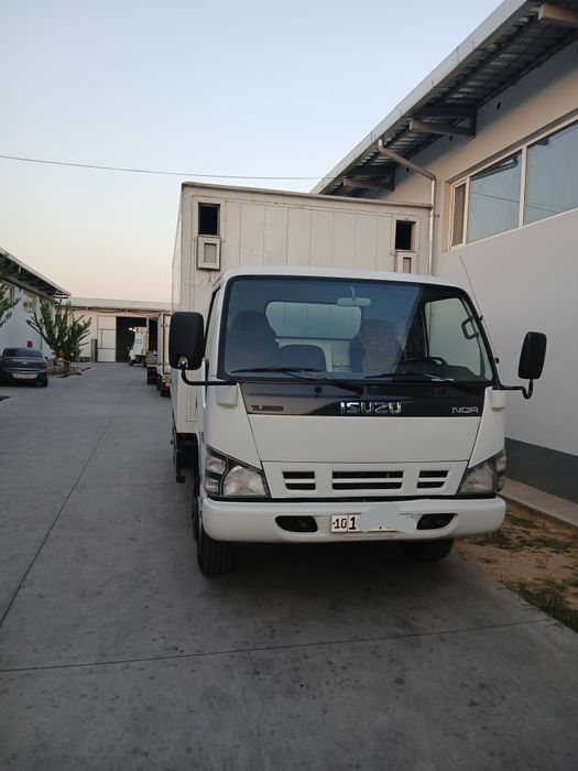 Isuzu yuk mashinasi