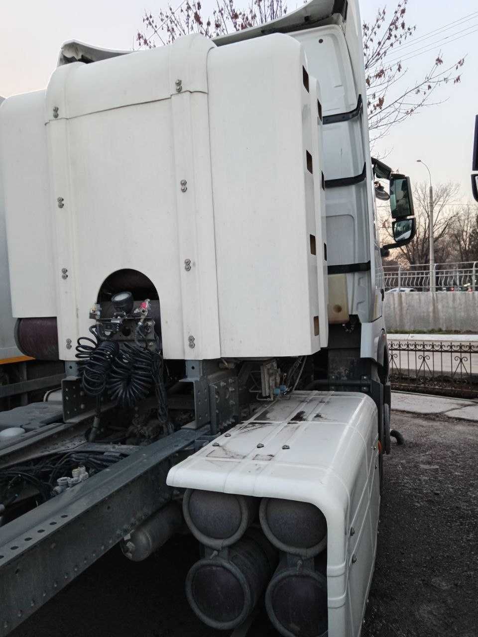 Тягач Howo T7H 4x2 CNG