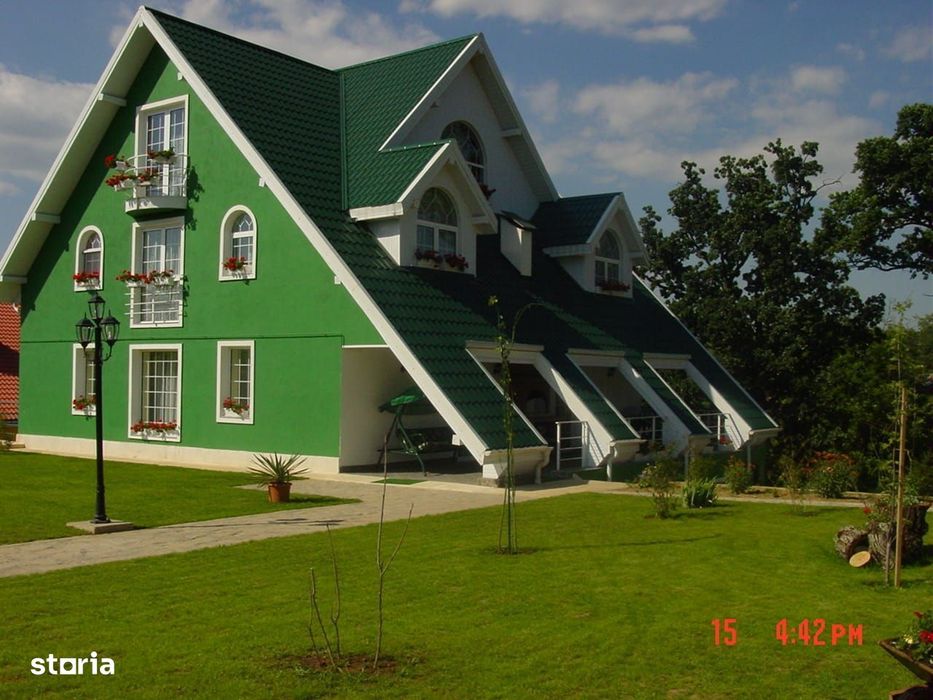Vila cu piscina exterioara si teren 2000 mp Iasi Bucium