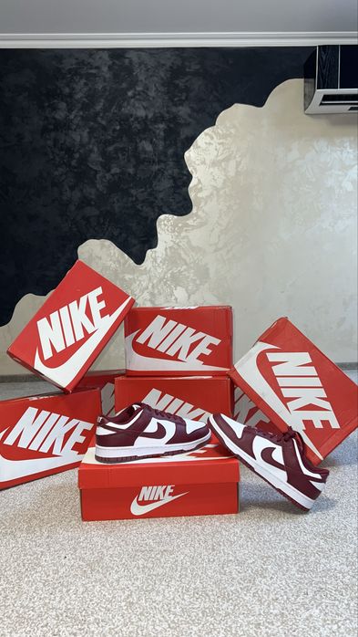 Nike Dunk Low Team Red