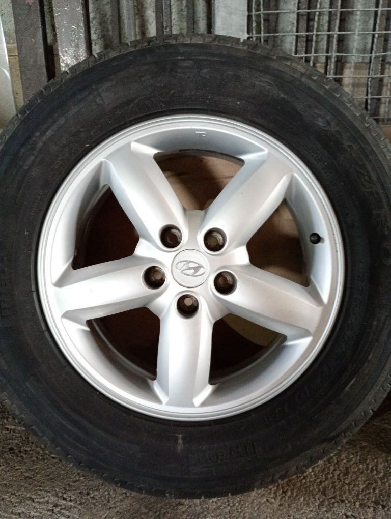 Хюндай оригинални джанти със летни  гуми 235/65/17 7JET41 5x115 цо67