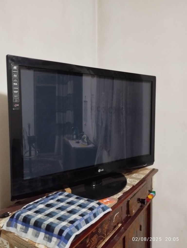 LG plazma telvizor 42 lik sotiladi