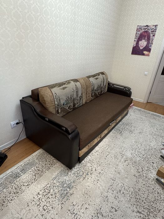Диван.