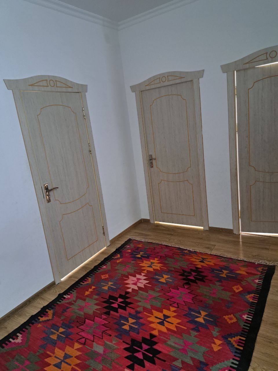 Samarqand Qorasuvda 2 xonali dom arzonga ijaraga beriladi