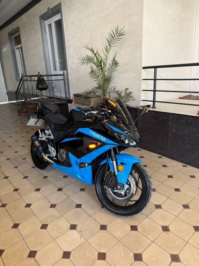 Moto 400 kubli srochno sotiladi