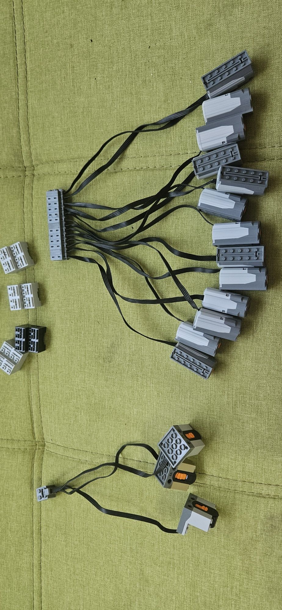 Продавам мотори Lego Power functions