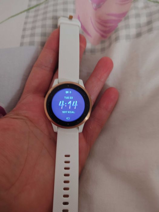 Vand ceas  dama, garmin vivoactive 4s,alb,foarte bine intretinut,,,