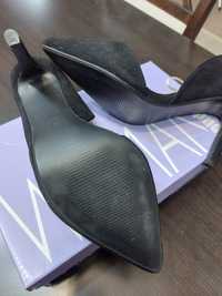 Обувки на ток от велур с естествена стелка
