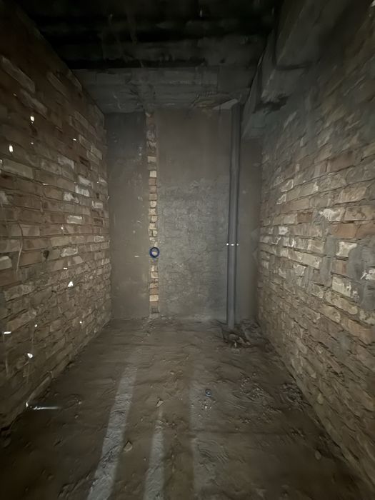 Vokzalda karopka kvartira sotiladi 2 etajda