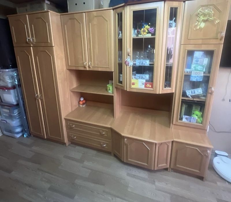 Продам стенку в отоичном состоянии.