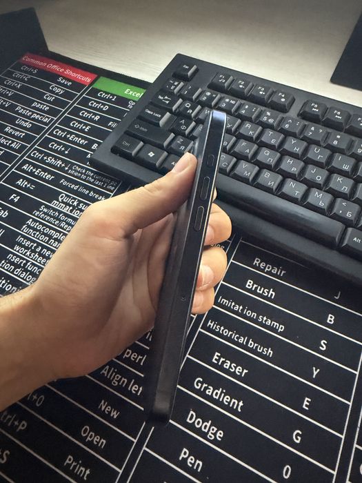 IPhone 15 pro, blue titanium