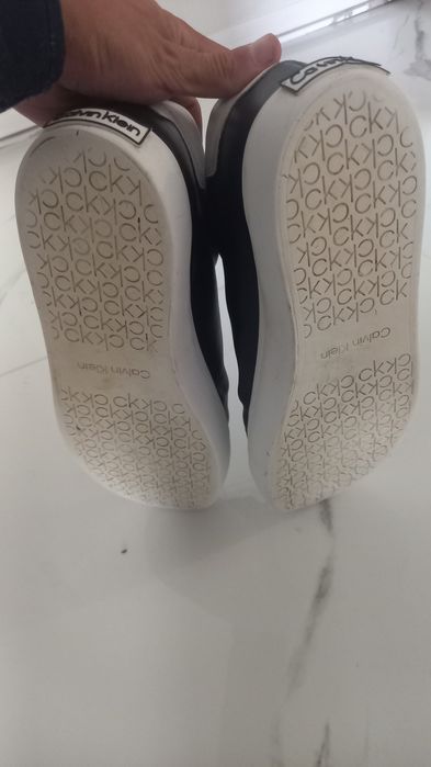 Маратонки calvin klein 40 номер