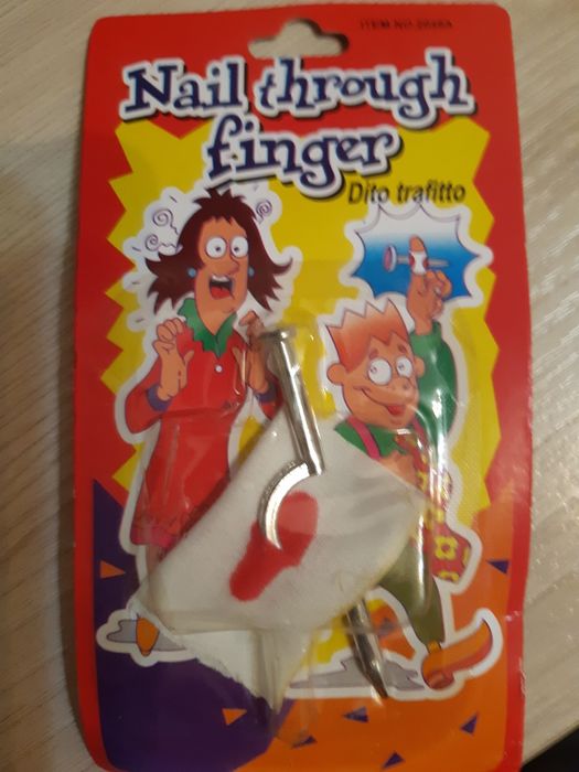 Пробитый палец (прикол)