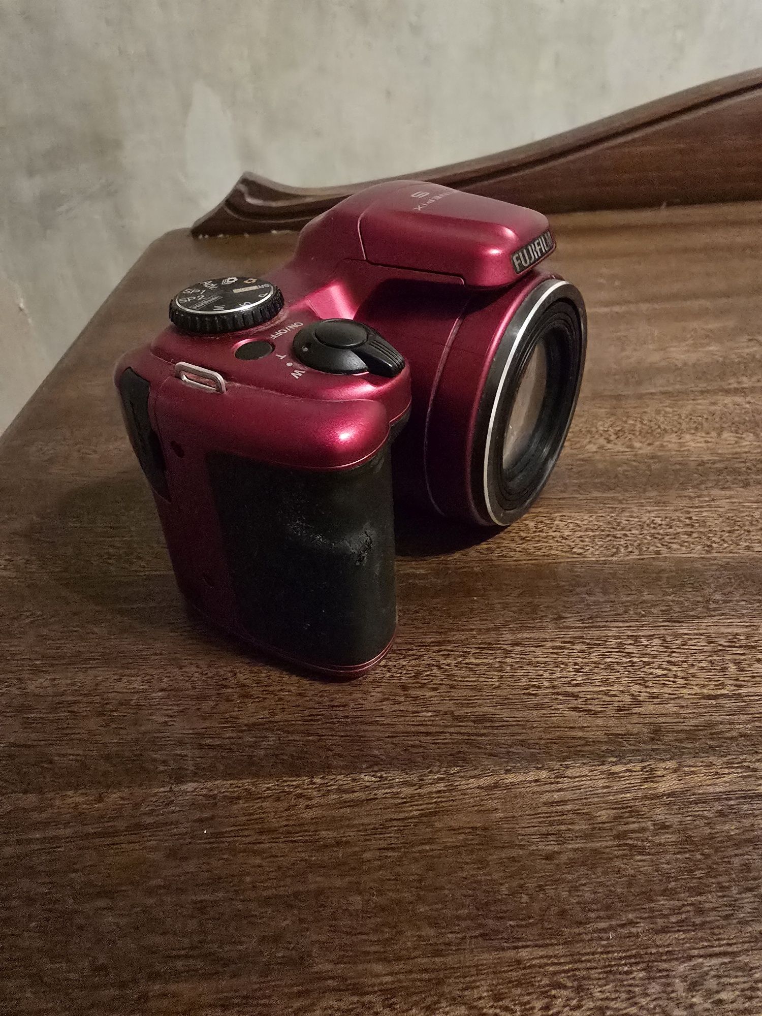 Полу професионален фотоапарат Fujifilm finepix S с 8гб карта памет