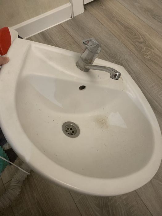 Раковина хорошое состояние кран все работает