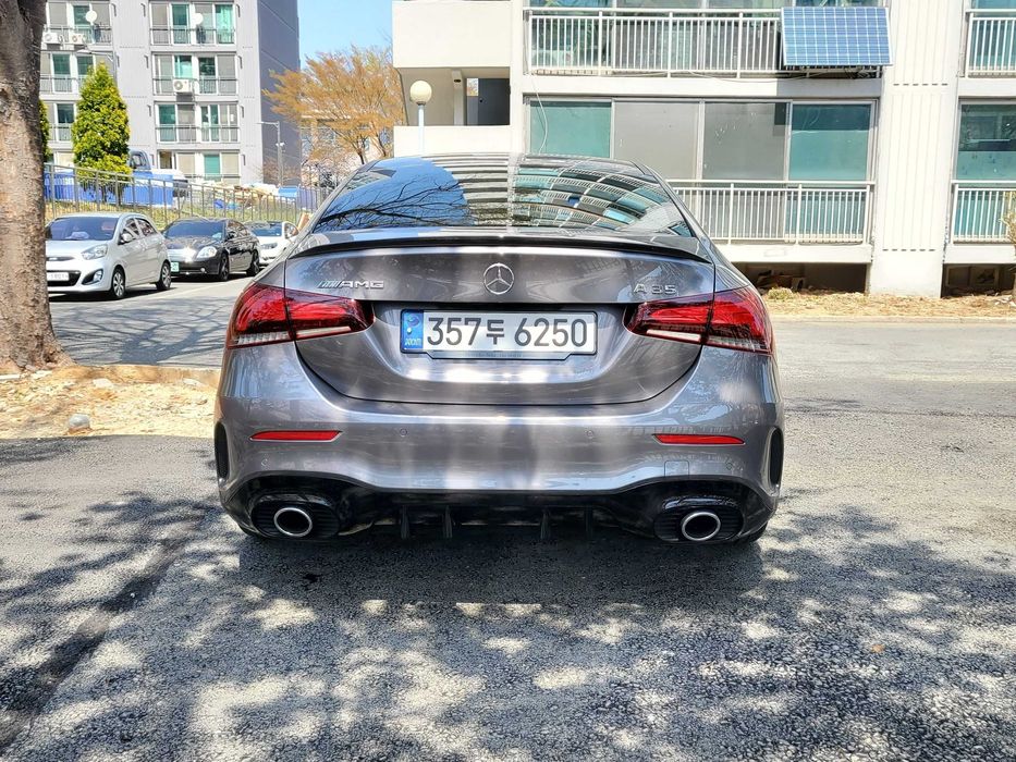 Mercedes Benz AMG A35 4MATIC sedan