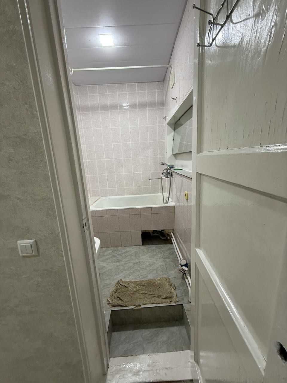 Высокопотолочка,1/3/3,Ор-р:Парк-улица Бабура,махалля Ракат,33м2,Ремонт