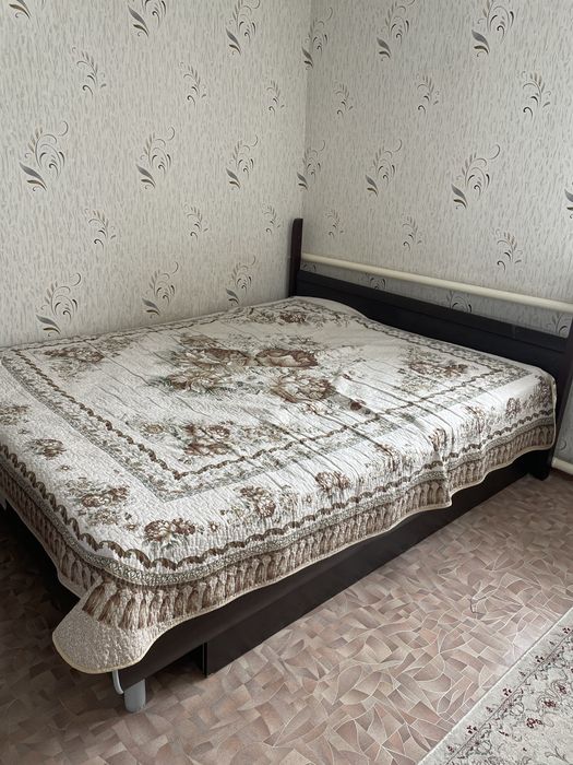 Срочно Продам кровать двухспальный для спальни.