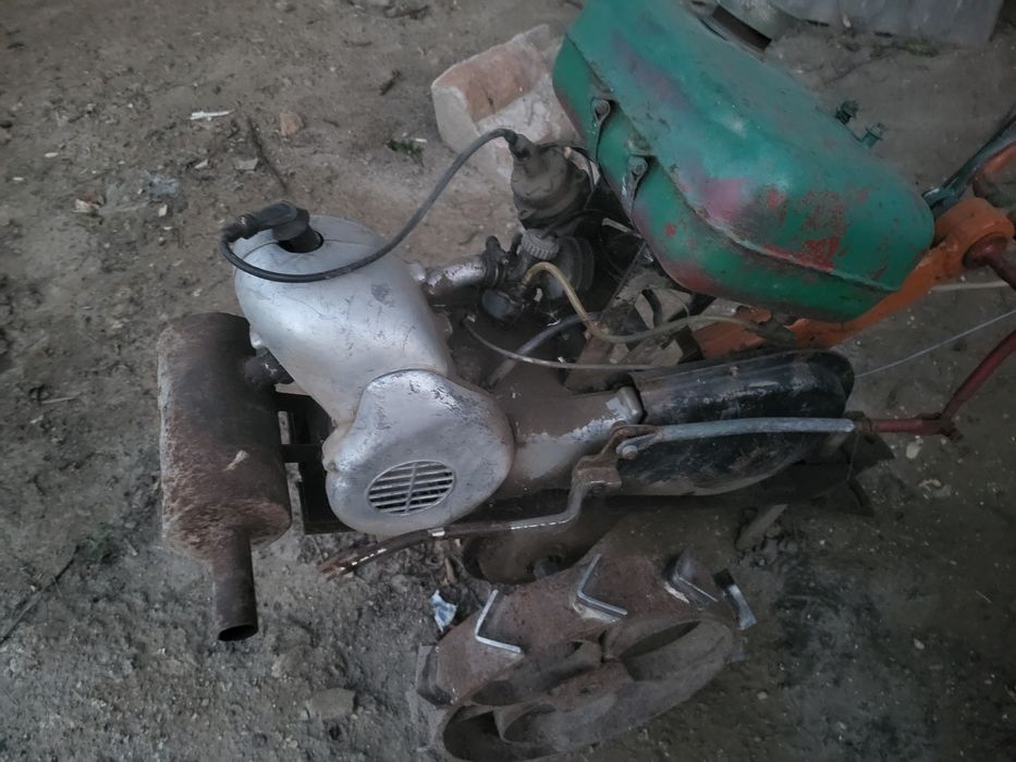 Vând motocultor cu motor de mobră