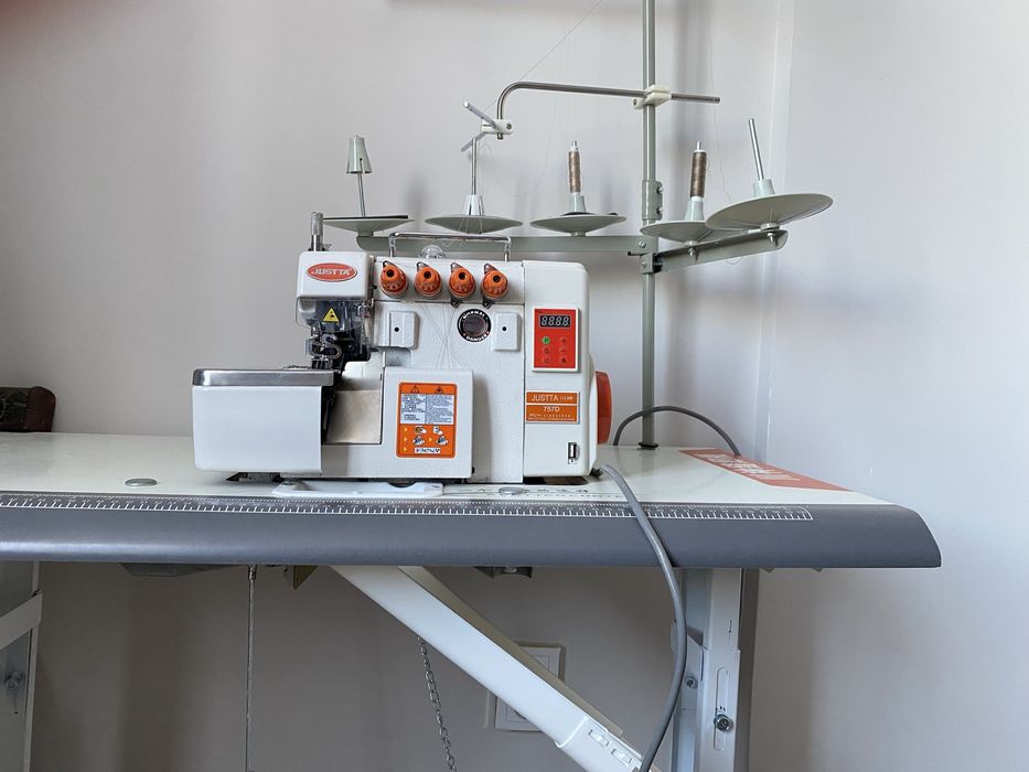 Продам оверлок пятиниточный