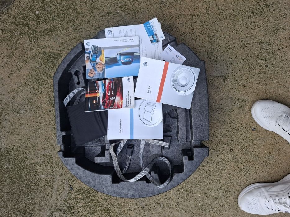 Кора,Стиропор,за резервна гума от VW TOURAN и Корито