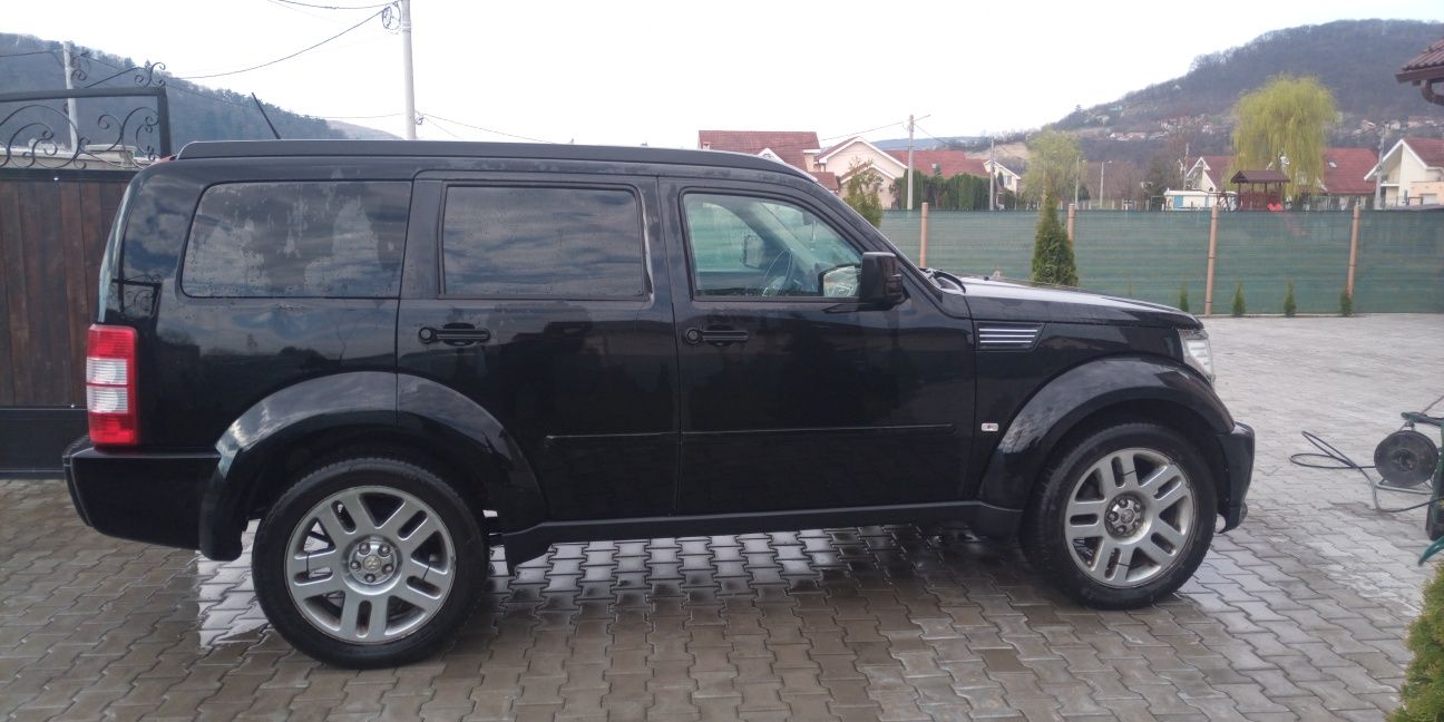 Vând Dodge Nitro -2 autoturisme