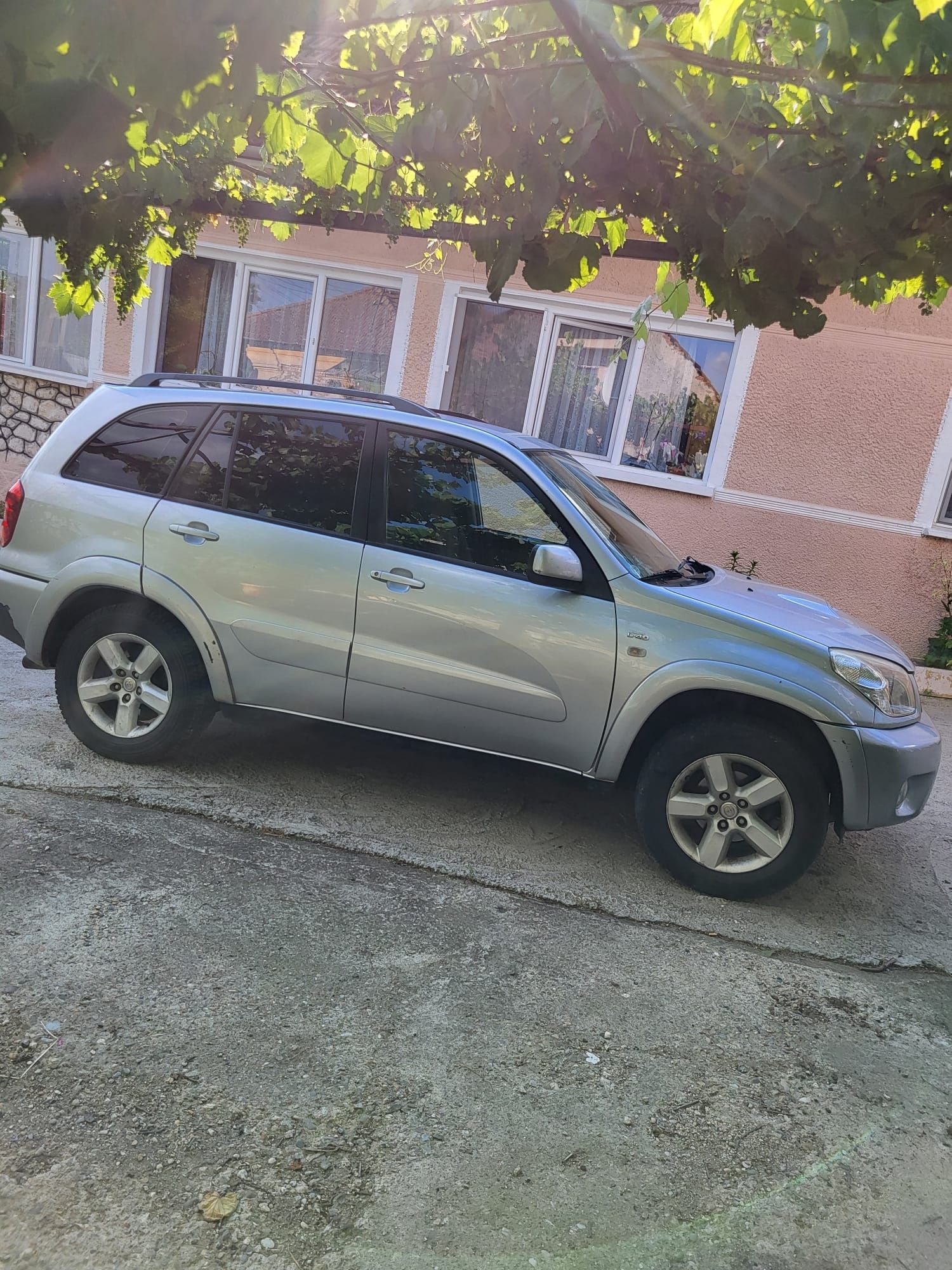 Se vinde Toyota rav4