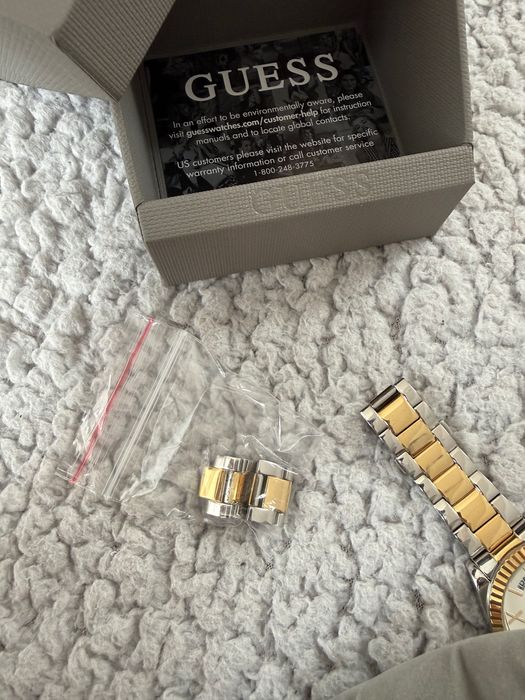 Часовник GUESS Чисто Нов !!