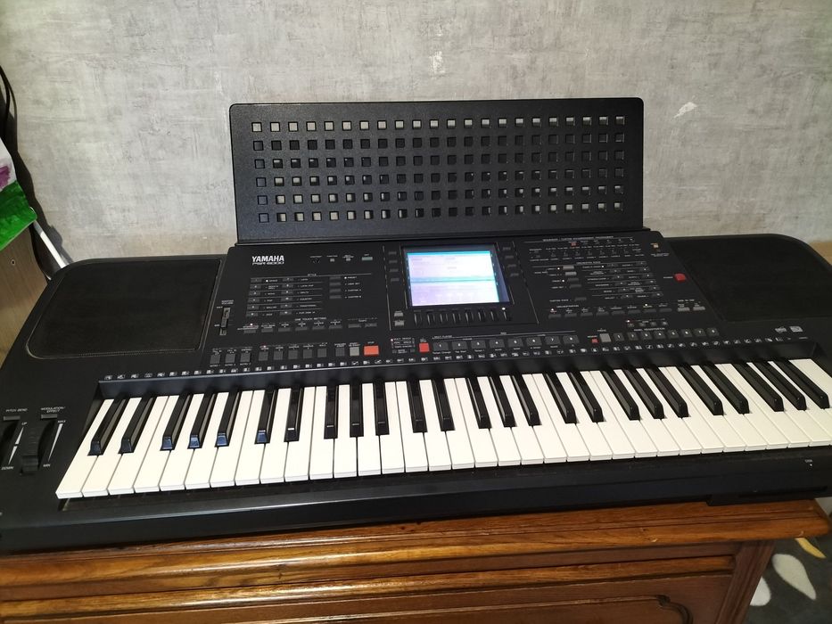 Yamaha PSR-6000 е професионален аранжиращ синтезатор