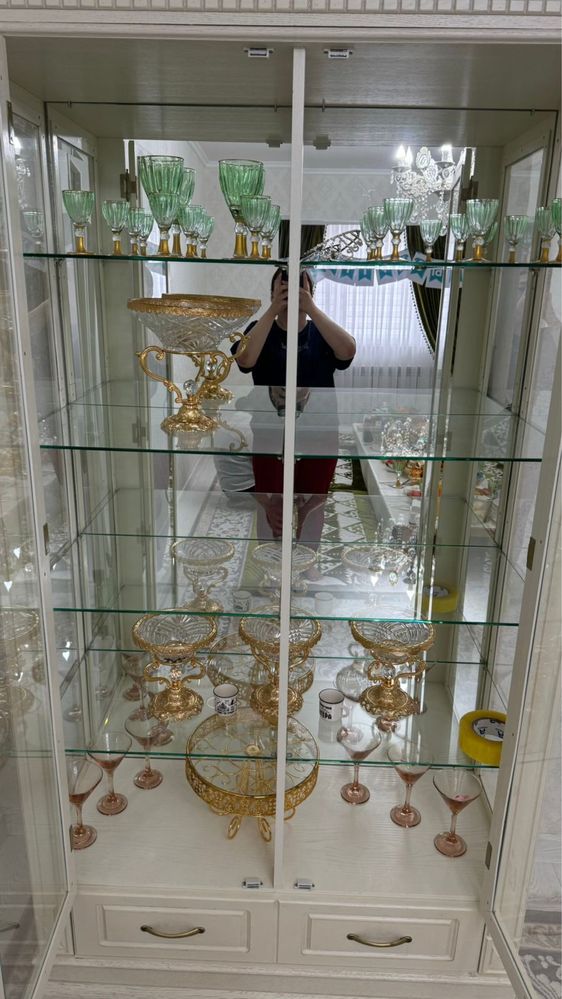 Сервант в хорошем состояние