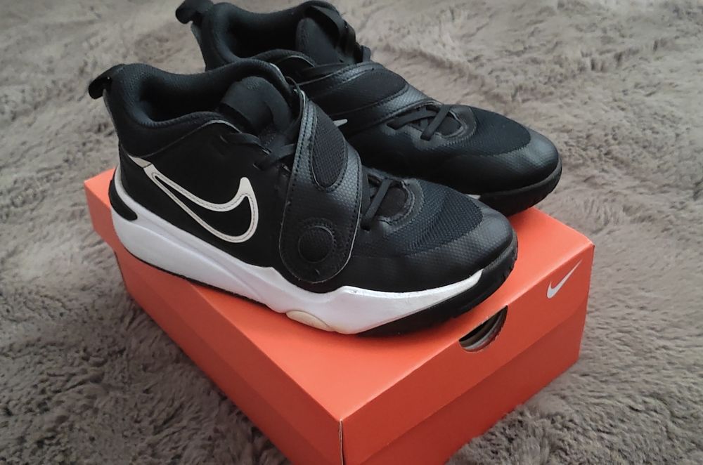 Sneakers Nike team Hustle D11, marimea 38,5