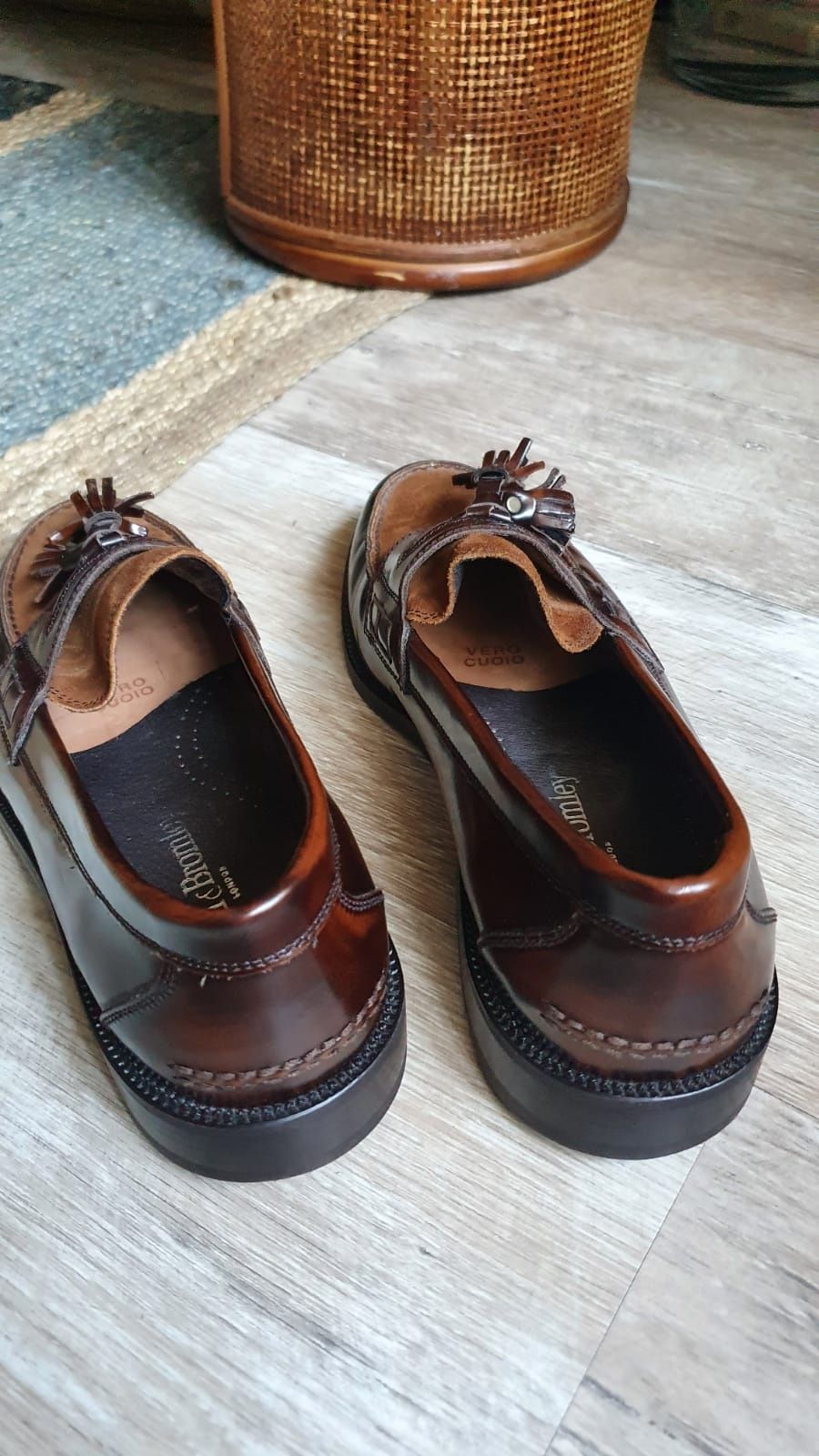 Vand pantofi piele naturală Russell&Bromley masura 41