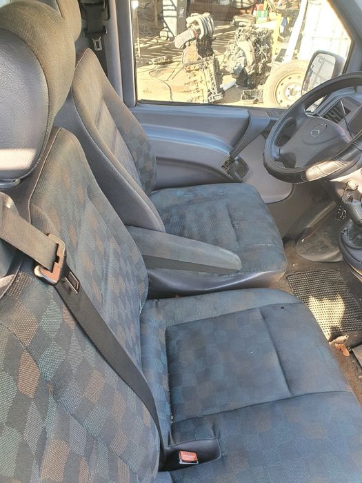 Dezmembrez Mercedes vito euro 3 2.2 cc manuala 8+1 locuri