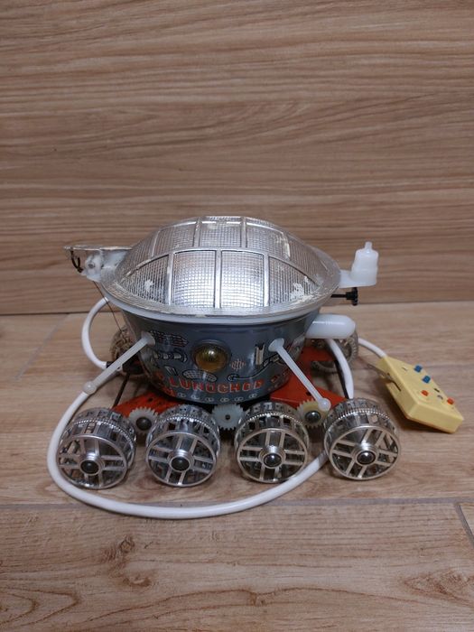 Стари метални играчки